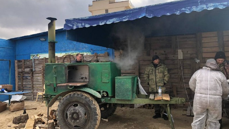 Шесть полевых кухонь кормят волонтеров в Анапе