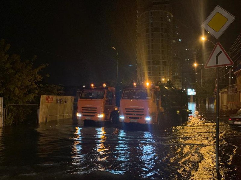 В Краснодаре ликвидируют локальные подтопления из-за дождя