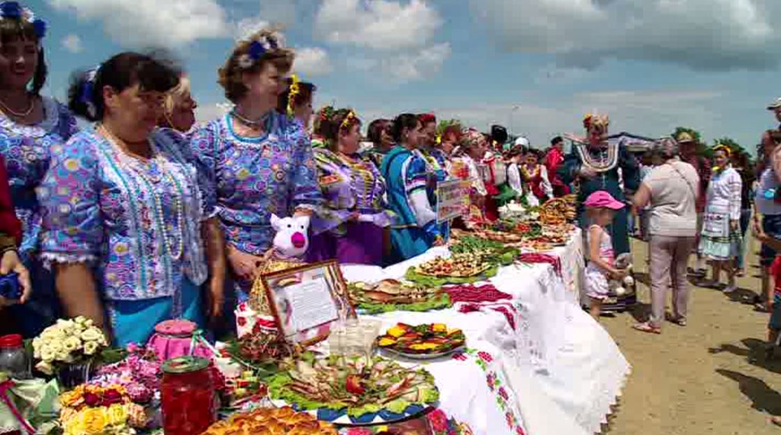 В Атамани проходит фестиваль "Кубанские разносолы"