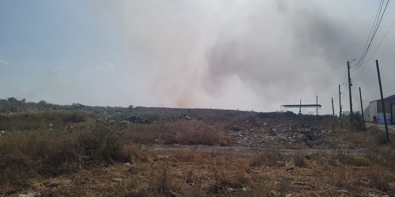 На мусорном полигоне в Полтавской всё еще тушат пожар, начавшийся 3 октября