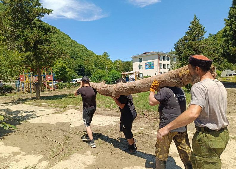 Пострадавшие от наводнения жители Туапсинского района получили около полутора тысяч выплат