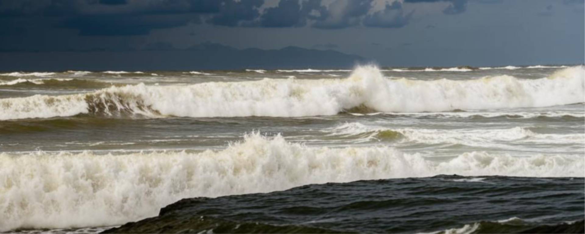 В Анапе запретили купаться в море