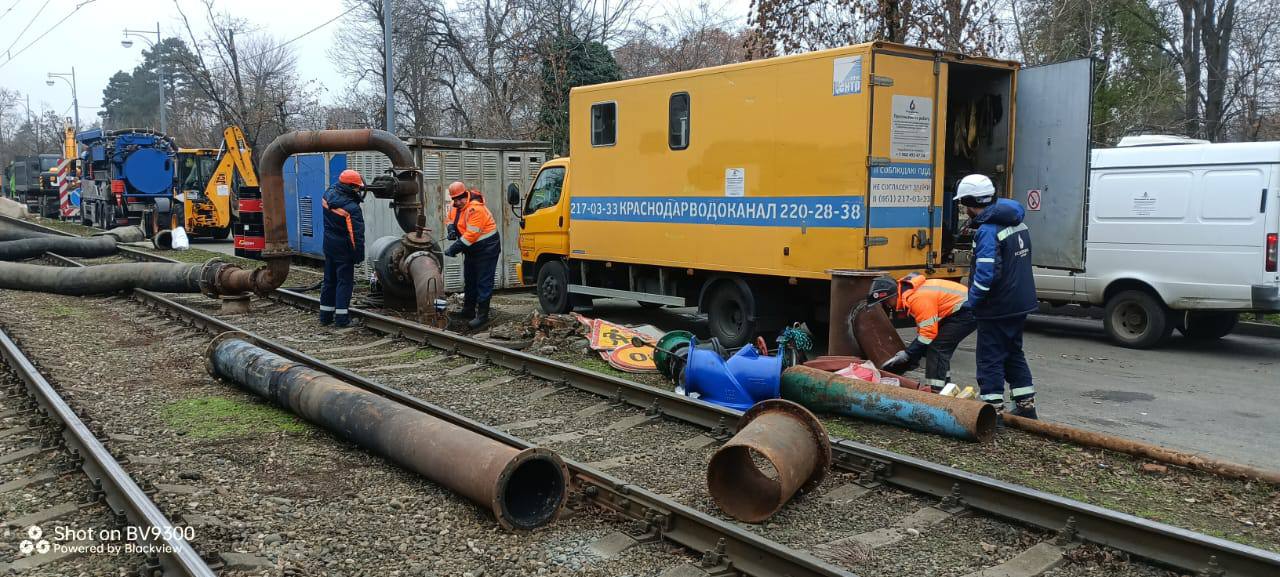 В Краснодаре устраняют последствия второго провала на улице Московской