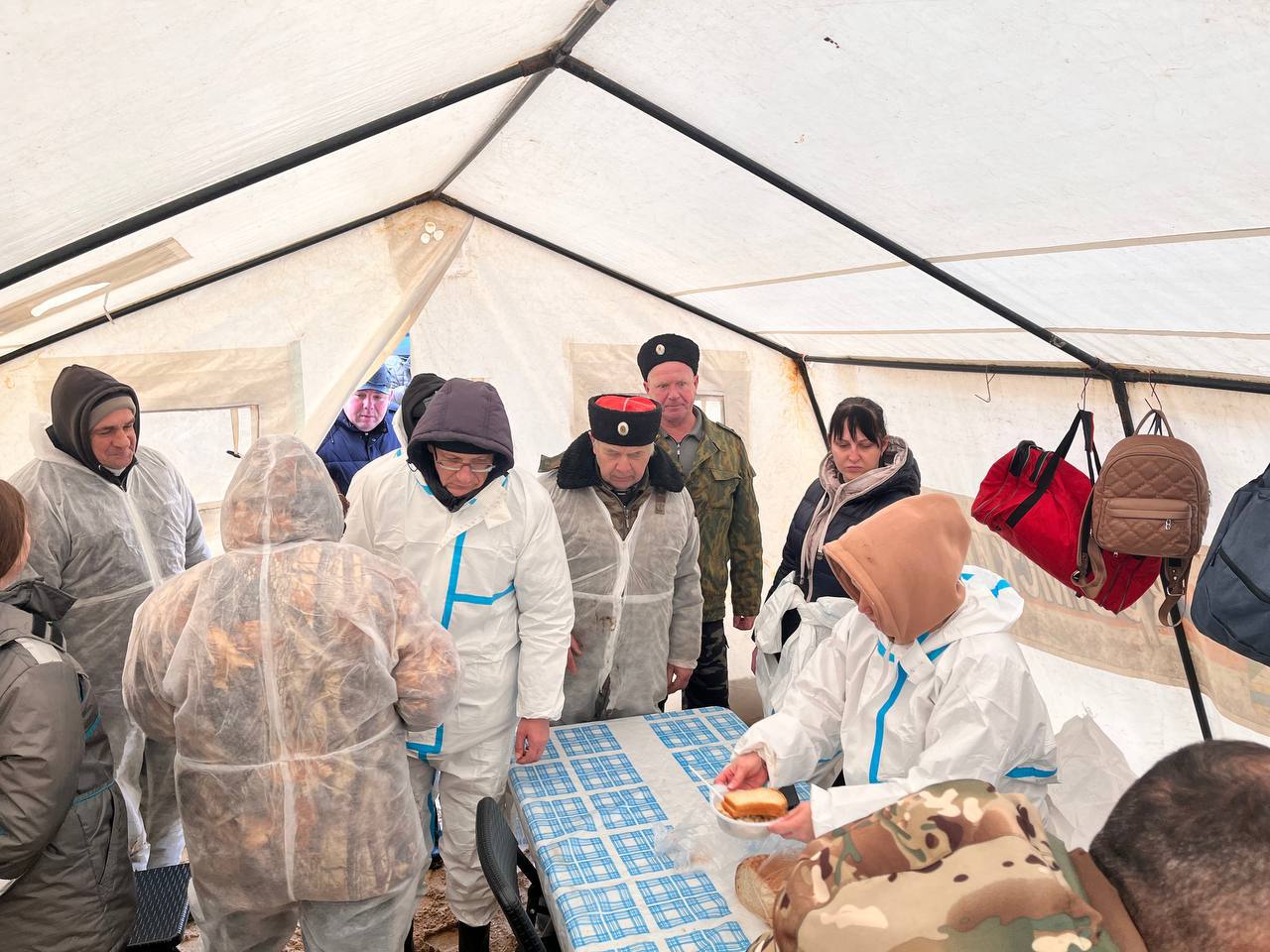 Казаки помогают ликвидировать последствия ЧС на побережье Анапы