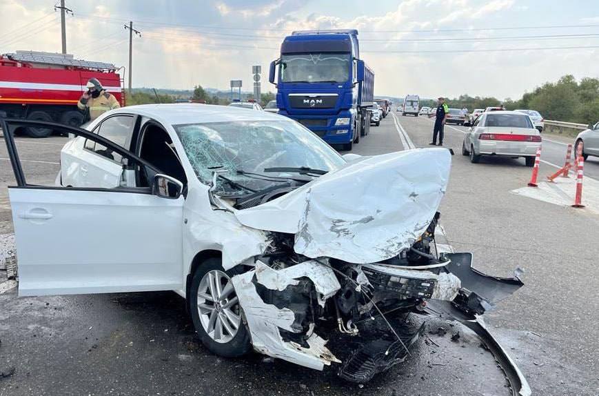 В массовой аварии в Адыгее пострадали восемь человек, в том числе три ребенка