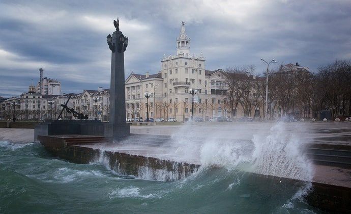 Штормовой ветер в Новороссийске поднимется до 25 м/с