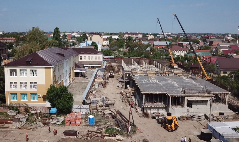 В станице Динской возводят корпус начальной школы